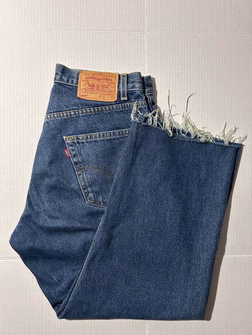 Vintage 1999 Levi's 569 Large Straight Fit Jeans 31x30 with Raw Frayed Hems